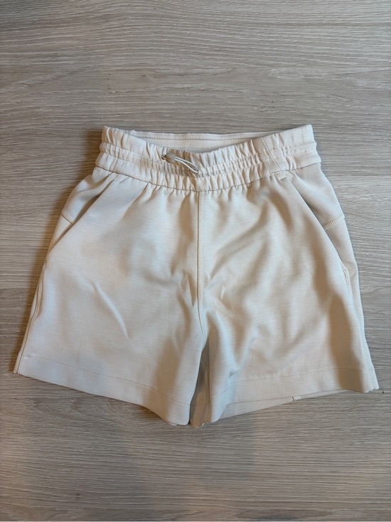 lululemon athletica Pants - Lululemon Women’s Ivory Softstreme High-Rise 4” Short - 0
